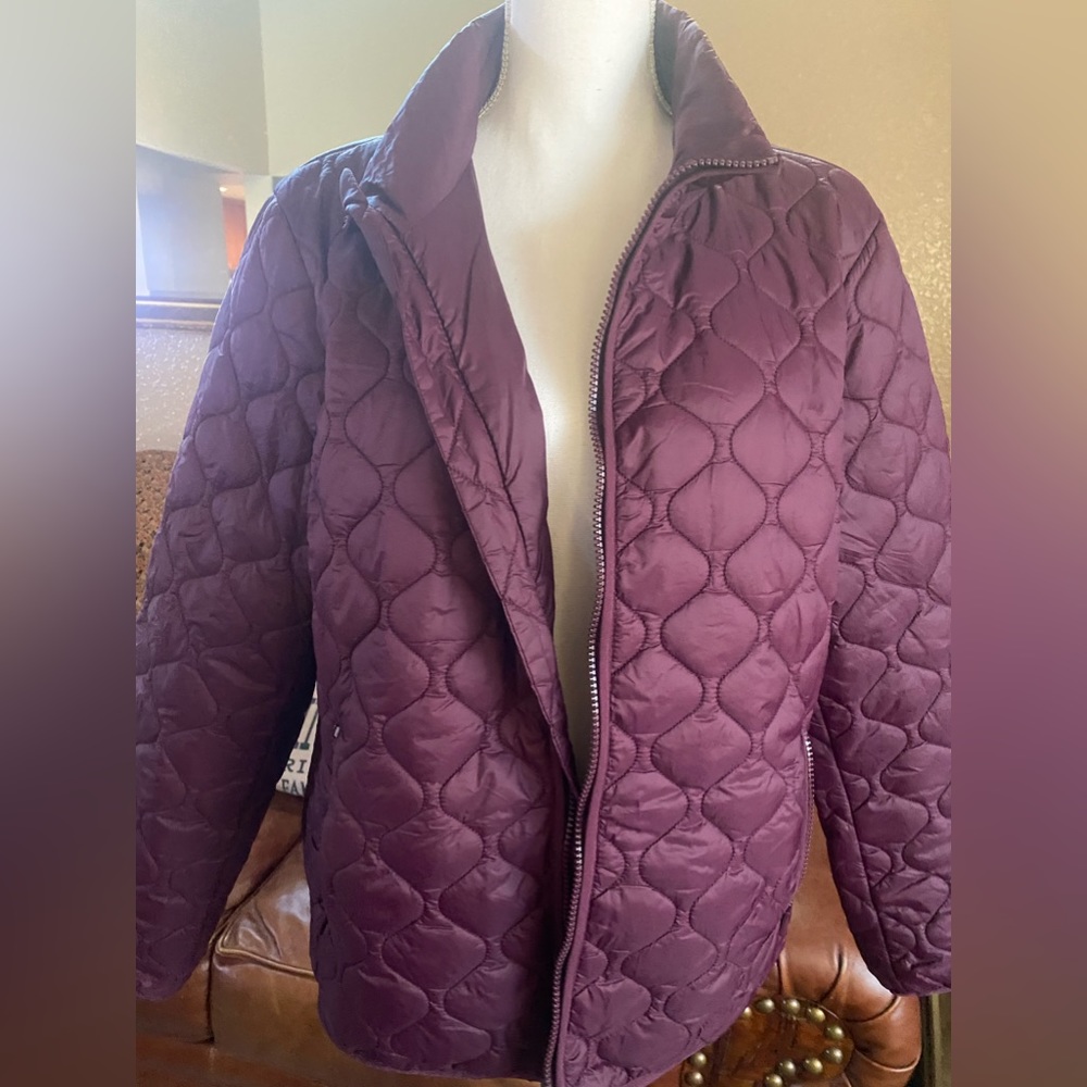 NWT Bass Outdoor Women’s Insulated Jacket. Large.